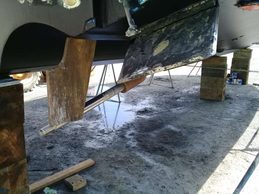 Removalofshaftstoreplacecutlassbearings.Replacementofanodes